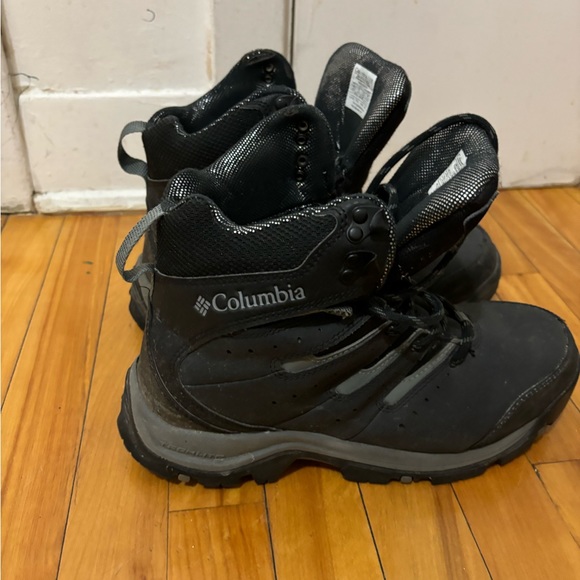 Columbia Men’s Boots - Picture 3 of 6
